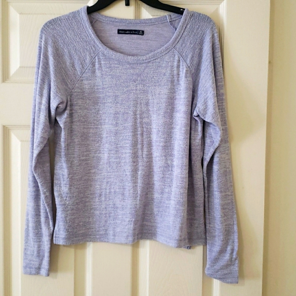 😇ABERCROMBIE AND FITCH LIGHTWEIGHT AND SOFT  FADED PURPLE LOG SLEEVE TOP